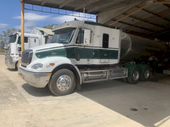 Freightliner Columbia Prime Mover