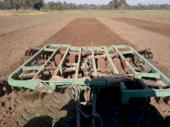 John Deere 335 Tandem Offset Discs