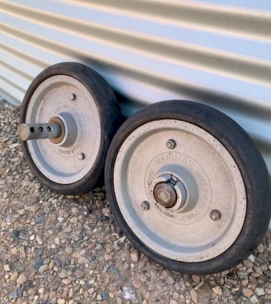 46 x Manutec Semi Pneumatic Press Wheels Farm Tender