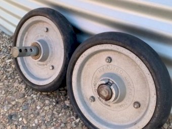 30 x Manutec Semi Pneumatic Press Wheels