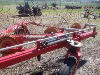 Tonutti 9 Wheel Rake