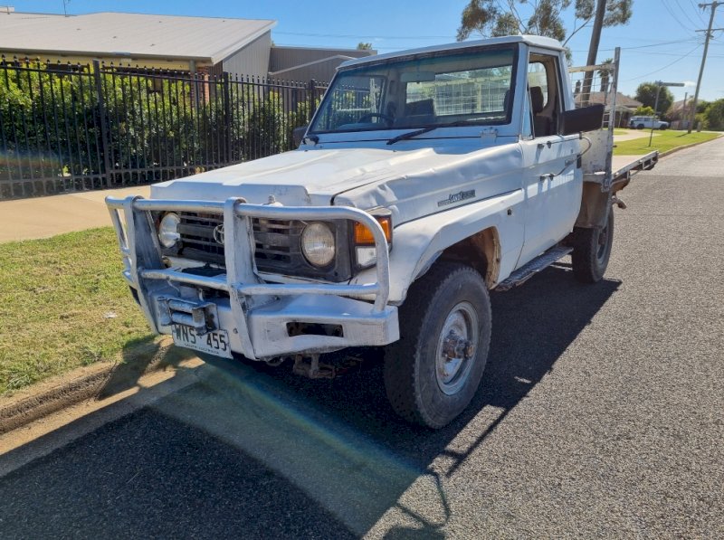 1998 Toyota Landcrusier HZJ75 Ute | Farm Tender