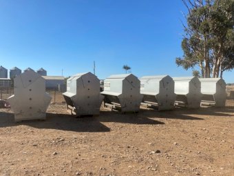 Advantage 3800HD Feeders x 7