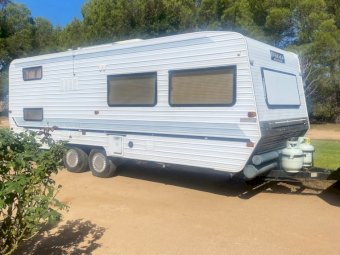 Evernew Deluxe Caravan