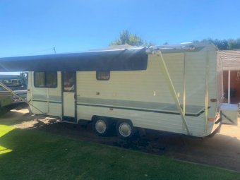 Evernew Deluxe Caravan