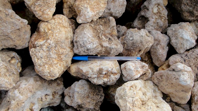 AGRIMAG - Magnesite (Magnesium Rich Dolomite Lumps)