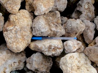 AGRIMAG - Magnesite (Magnesium Rich Dolomite Lumps)