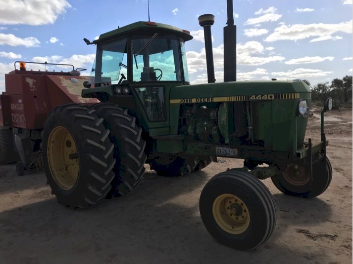 (A146)  John Deere 4440 tractor