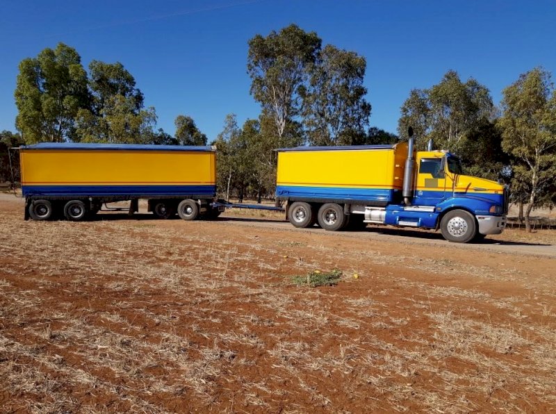 2002 Kenworth T401 Truck & Quad Dog Trailer