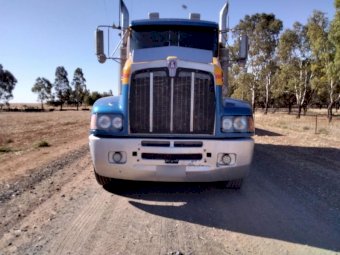 2002 Kenworth T401 Truck & Quad Dog Trailer