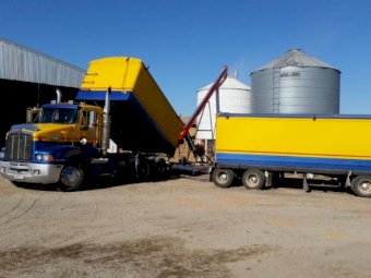 2002 Kenworth T401 Truck & Quad Dog Trailer