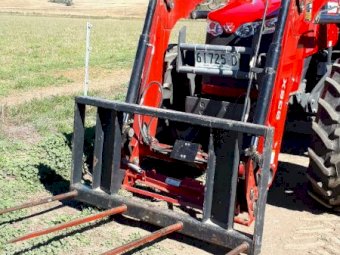 2017 Massey Ferguson MF4708 Tractor with Burder Loader