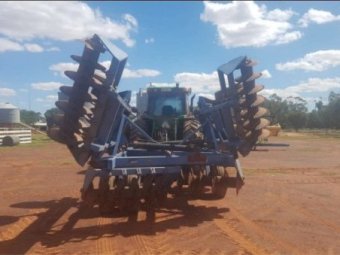 (A146) - 48 Plate Grizzly Offset Disc Plough