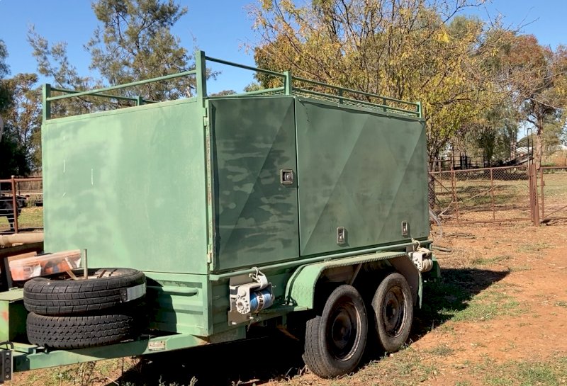 Full Enclosed Duel Axel Trailer