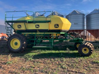 2017 John Deere 550bu Triple Bin Aircart