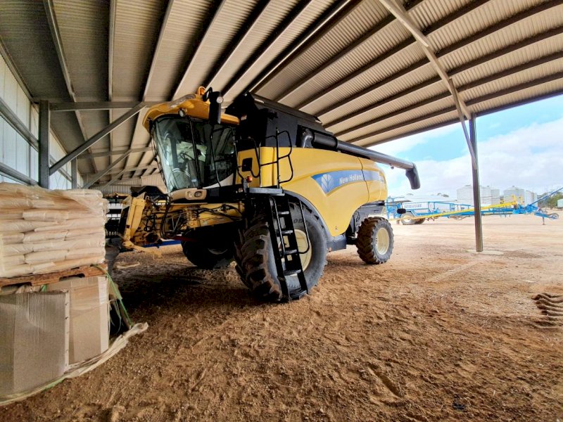 2008 New Holland CX860 Header with 36ft Honeybee Front