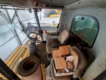 2008 New Holland CX860 Header with 36ft Honeybee Front