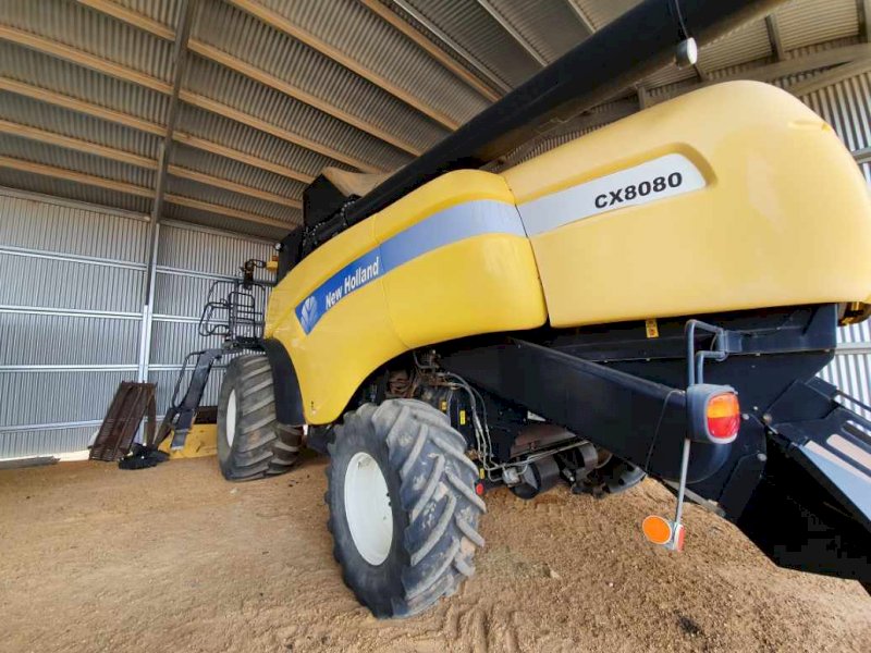 Under Auction - (A157)  2009 New Holland CX8080 Header with 39ft Honeybee Front 