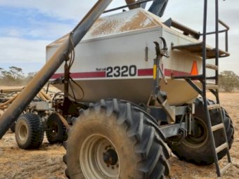 44ft Flexi Coil 820 Bar with Flexi Coil 2320 Cart