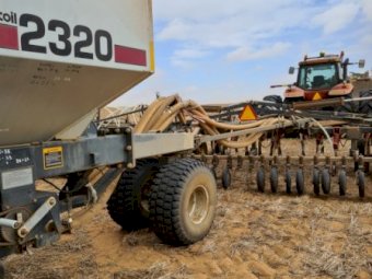 44ft Flexi Coil 820 Bar with Flexi Coil 2320 Cart