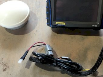 Trimble 750  GPS Screen  with Antenna