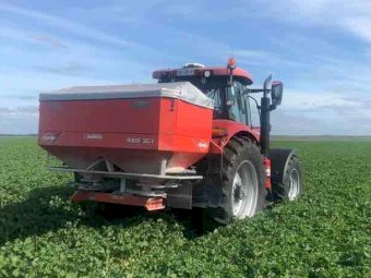 2016 Kuhn Axis 30.1 Spreader