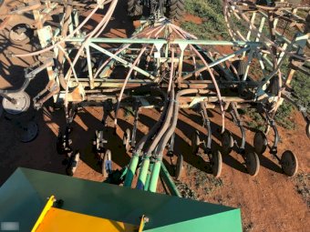 Forward Engineers 11m Air Seeder Bar with Simplicity 6000L Twin Box