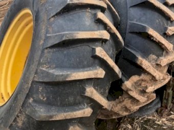 24.5-32 Tyres an Rims x 2