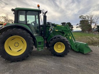 2015 John Deere 6125M Tractor