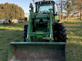 2015 John Deere 6125M Tractor