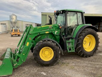 2015 John Deere 6125M Tractor