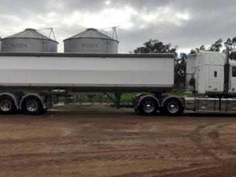 2014 Western Star 4800 FXB Prime Mover and 2014 Sloanebuilt Tipper