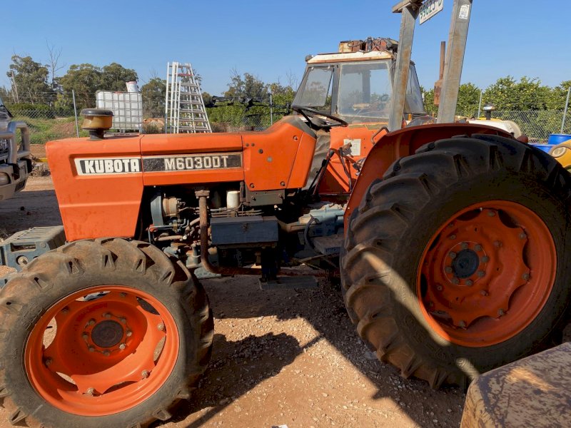 1987 Kubota M6030 Tractor 4X4