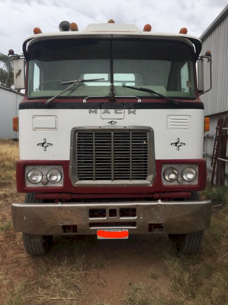 Mack Prime Mover    "Make an Offer"