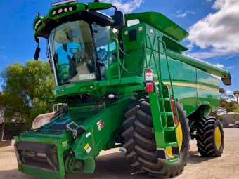 2012 John Deere S660 Header with 2013 MacDon 35ft Front
