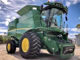 2012 John Deere S660 Header with 2013 MacDon 35ft Front