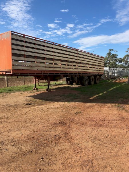 1991 Carlins 45ft 2x1 Stock Crate on 1972 Freighter Trailer