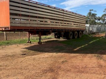 1991 Carlins 45ft 2x1 Stock Crate on 1972 Freighter Trailer