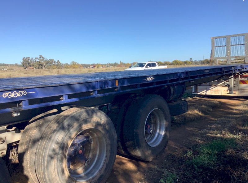 1990 Freighter 45ft Flat Top Trailer (Dolly not included)