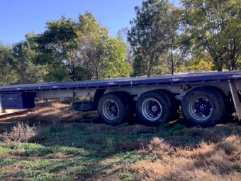 1990 Freighter 45ft Flat Top Trailer (Dolly not included)