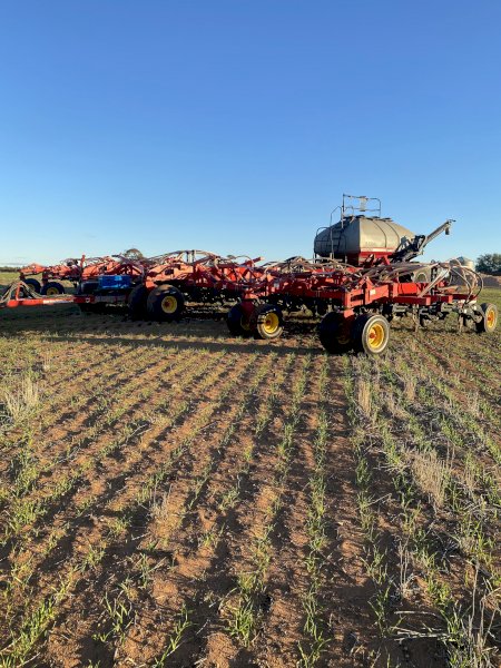 Bourgault 3320 Paralink 60 foot Air seeder paired with Case ( Flexicoil) 3430 15000 lt Air Cart