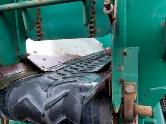 Under Auction - (A153)  Seymour 2T Belt Applicator 