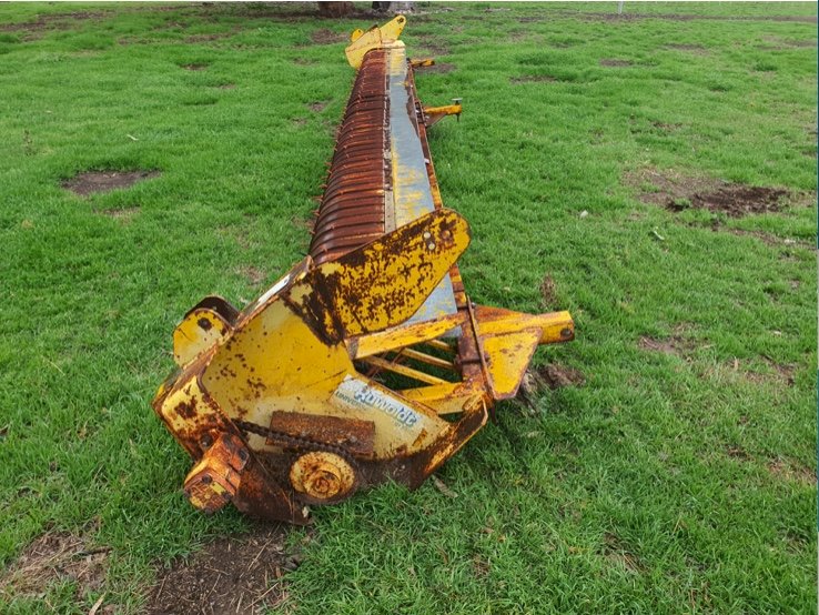 Runwoldt - Leith Engineering Pea Pick Up Front Attachment