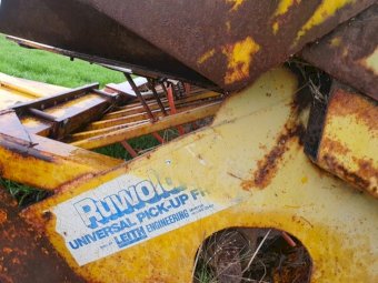 Runwoldt - Leith Engineering Pea Pick Up Front Attachment