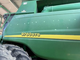 2004 John Deere 9760 Header with 936 D Front on Comb Trailer