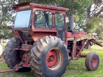 International 766 Tractor with Loader