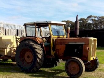 Chamberlain 306 Tractor