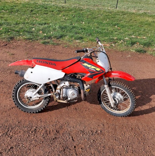 Under Auction - (A156)  	Honda XR 70R Kids Motorbike 