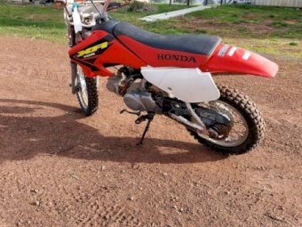 Under Auction - (A156)  	Honda XR 70R Kids Motorbike 