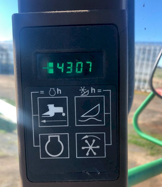 John Deere 4890 Windrower with 2 Fronts